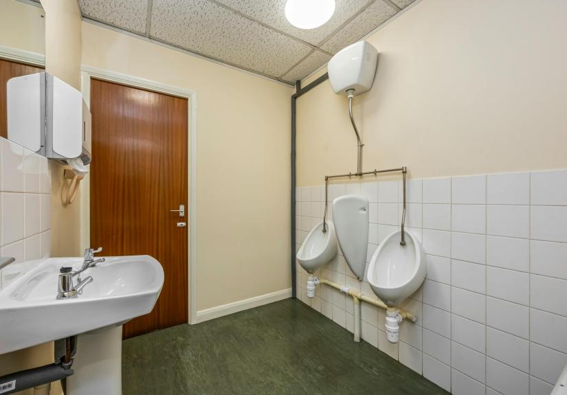 Cyril Richings Buisness Centre, Unit 2-011.JPG