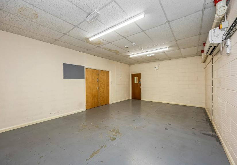 Cyril Richings Buisness Centre, Unit 2-003.JPG