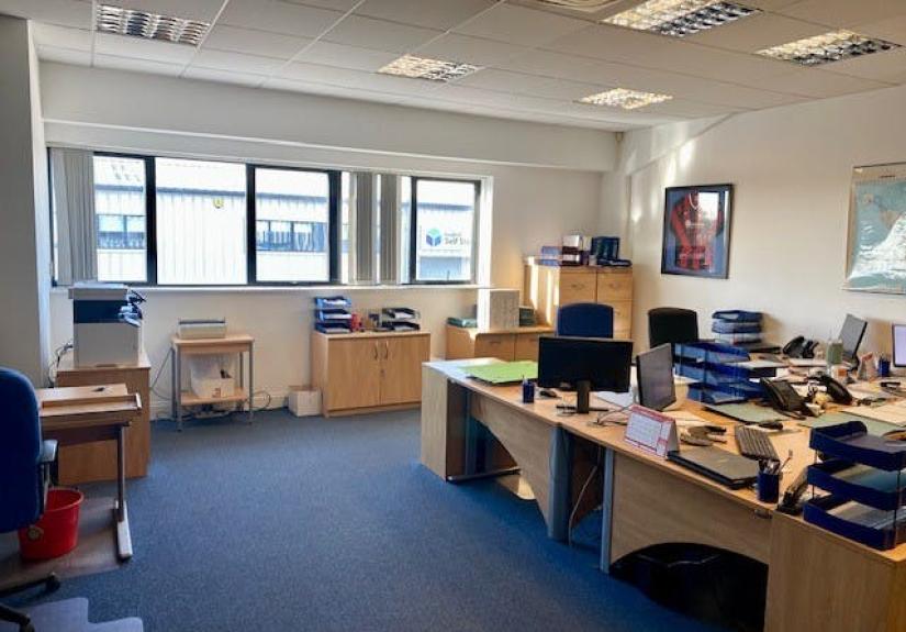 WEB office 2.jpg